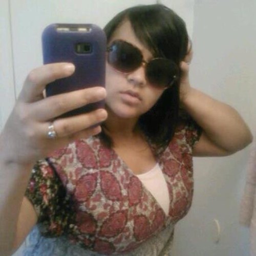 A Full time Mother :),,, i love to kick it n have fun/// just follow me and i will follow back !!! ;)