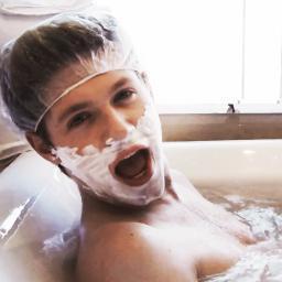 sou Directioner, Mahomie,Belieber  e CADE ONE DIRECTION NO BRASIL MINHA GENTE ?  amo o Nialler minha batata molhada :3 tão sexy OMG @DoraLopesCampos