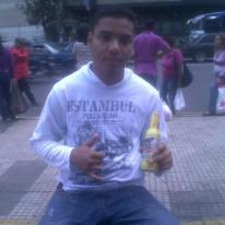 vivo en caracas y me gusta rumbiar y salir a caminar