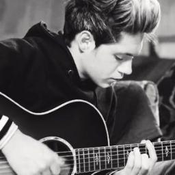Iam a Directioner. Harry stole my heart. I love Little Mix, Justin Bieber, Carly Rae Jepsen.. all US/UK ^^ Follow me! Love you ♥♥