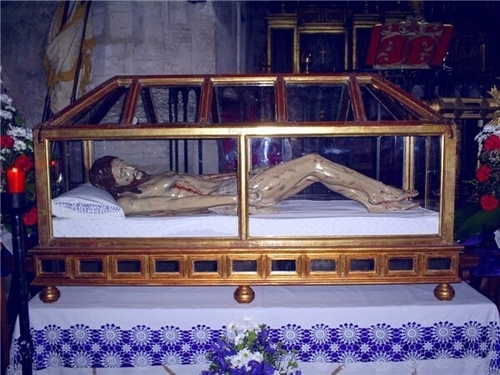 Cofradía Penitencial y Sacramental Nuestro Padre Jesús Nazareno y Santo Sepulcro, fundada hacia 1620 y refundada en 1999.