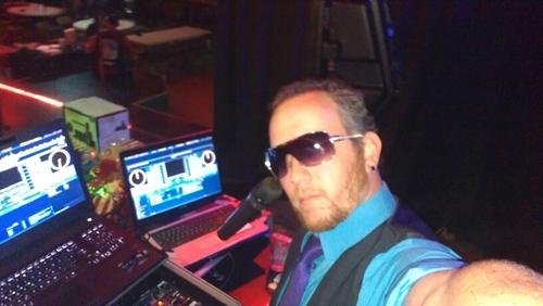 Professional Expierenced MC/DJ/Production Manger/Lighting Director @84WestStudios Handle all major CLUB/CORPORATE/WEDDING/BIRTHDAY EVENTS