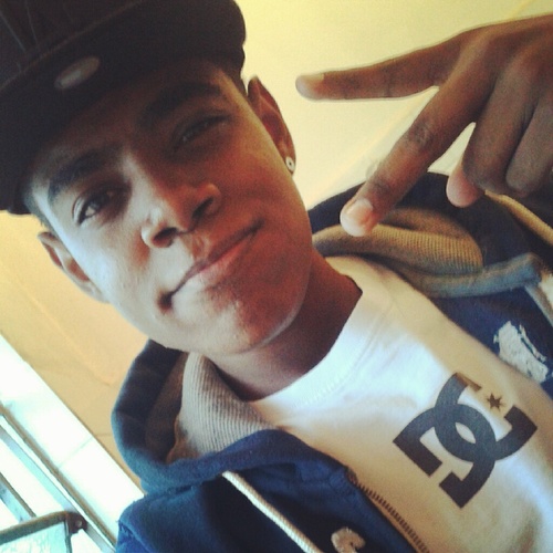 Vinícius Alves Ferreira ; 16 anos, Trabalhador, sou NEGRO. Para saber mais, basta me seguir :)