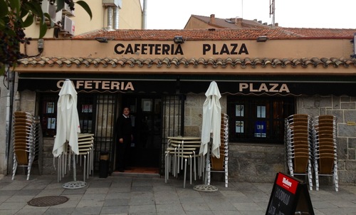 CafeteriaBarPla's profile picture. Todos los dias menu diario 9'90€. A elegir entre 11primeros y 11 segundos con vino rioja, postre casero o cafe.