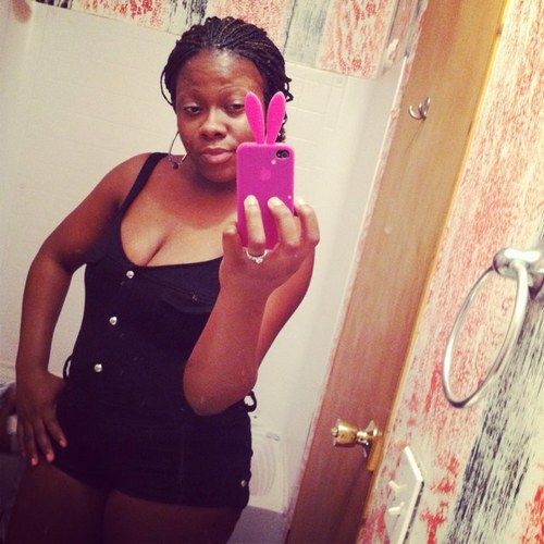 my name is Yolanda i am 21 yrs old ima owtgoing young lady i love to party dance do hair and shop i HAVE BAD ATTITUDE SO IF YHU DNT WNT NO PROBLEMS DEN DNT STRT