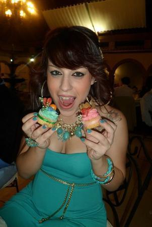 si tienes un sueño siguelo....si tienes amor regalalo....y si tienes rencor tiralo