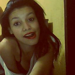 tipαçiim
' aqueella que vcê passa a viida tentaando ser e morre saabendo que fracassoou :)

Brαnkinнα.