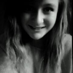 Paula, chwilowo 14 lat,
wbij na aska: http://t.co/WMzQcpeHF0 ;)