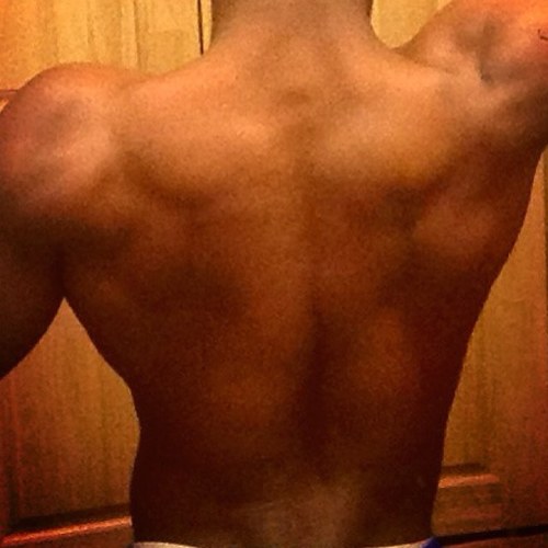 I am a new fittie ! Planing on bulking up and toned up so i could compete in the Physique categorie! #soccerplayer Avi is me!
