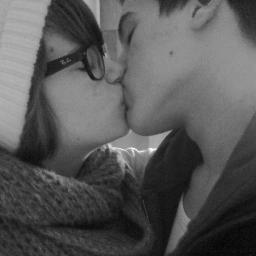 fannoush_e's profile picture. Si t'as faim j'ai un goss dans mon congélo.