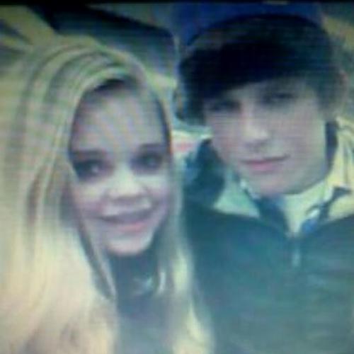 Bridgett | 16j | Blond | zusjes: @lalalaloveuBO & @DaniquevdVliet1 | besten; @xsamanthax3 & @xlarrisax16 |
Mijn lieve nicht x Dennis | Directioner!