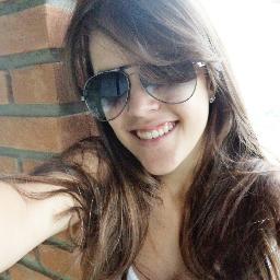 (..)Dona da rotina, mamãe corridona, defina efeito sanfona, se acha esquisitona, cafeína, maracujina, moça respondona, feiona em dia ruim, mas sempre bela dona
