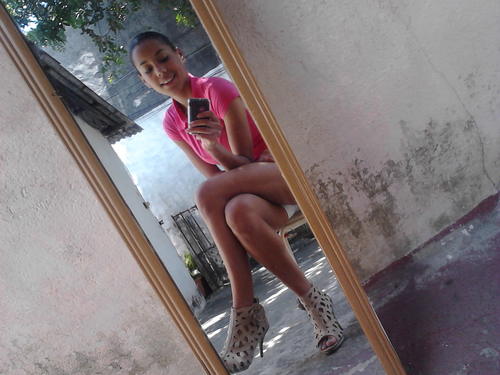 Sou um anjo de pessoa mais tbm sei ser uma kapetinha  tbm n sou obrigada ter um sorriso no rosto direto para agrada as pessoas ESSA SOU EU BAAH