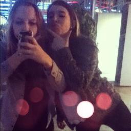 Hallo Leute 3 
Wir sind Lara und Julia.Wir haben einen Beauty- Kanal auf Youtube :)
Dort heißen wir 'DailyFashionDreamers'.
Abonniert uns doch :)
Lg 3