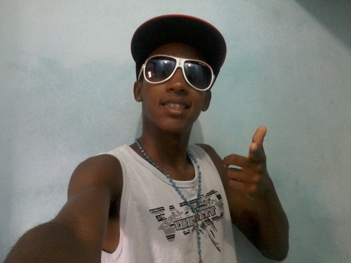 Estou começando agora como Mc,graças a DEUS estou crescendo cada vez mais,e tenho o apoio dos meus amigos e prencipalmente da minha familia.