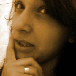 Não importa onde a vida me leve, sempre estarei sorrindo, predestinado a ser feliz, sempre rindo como uma criança .'')  vivendo um dia di cada vez =) Ti adoluh