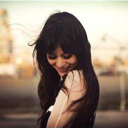 LuisaVelvet's profile picture. Sabe o que é ser forte ? É você ter que aguentar tudo dando errado na sua vida, e ainda sorrir.