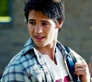I'm a huge fan of Jeremy Gilbert from #TVD :D Jeremy fans feel free to follow:) #TVDFamily #PLL #KolsArmy #Somerholic #PDubber #Johnlock ♥