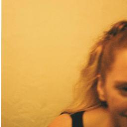 AndyHkr's profile picture. Jeune étudiante en Communications à l'Université Concordia qui se passionne pour la pub, la mode, les arts et le design.