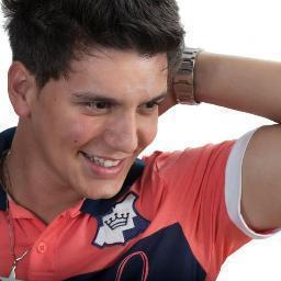 Lucas Santiago é natural de São Paulo, tem 18 anos, cantor sertanejo, toca violão desde os 9 anos de idade, multi-instrumentista.