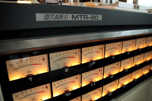 Plattenslager_'s profile picture. Det er omsonst i dølgsmål å gå i portemoneen min etter likvide midler, din durkdrevne døgennikt av en plattenslager!