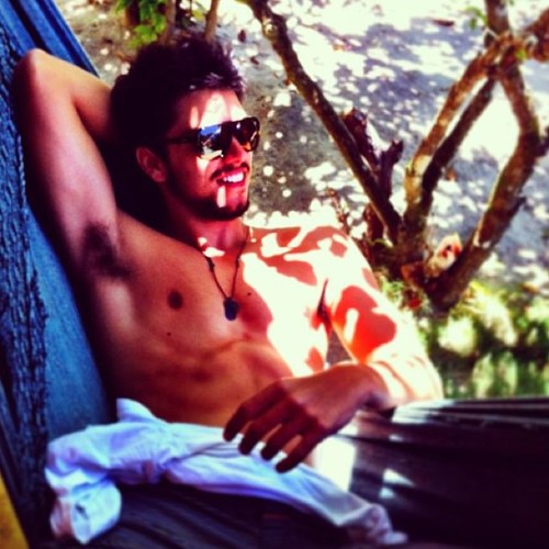 ´´nos teus olhos encontrei a razão pra não deixar mais de sonhar´´ @simasrodrigo