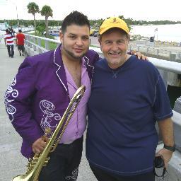 MUSICO EN @La_chacaloza