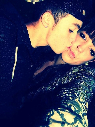Por supuuesto que desde aora y en adelante cambiare mi viida entra por su amoor laa amo (L)