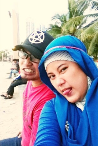 Ozzy_Zenkgout's profile picture. Kecil Disuka, Muda Terkenal, Tua Kaya Raya Mati Masuk Surga... Amin....