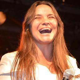 Twitter destinado a divulgação da cantora Myllena Gusmão. Ela ficou conhecida em 2009 quando entrou na Garagem do Faustão e já prestes a lançar seu 3º CD.