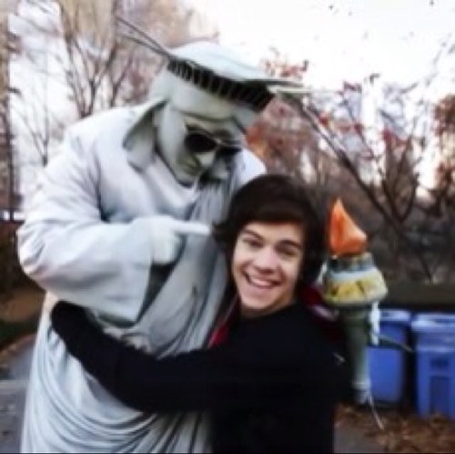 I just want to marry one direction is that to much to ask for? yes? ok. we used to be @ThatOneThing1D but we switched 4/12/12 ♥