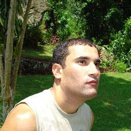 um cara , sincero, muito ligado a familia , q busca viver a vida da melhor forma , apaixonado pelo mengão e por musica...