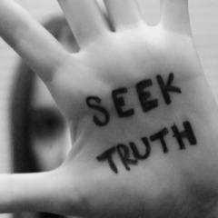 Intenso, profundo, poderoso, peceptivo, transformador, passional,possessivo controlador, desconfiado, vingativo, destrutivo. Esse sou eu ;B