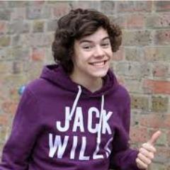 Hello ! My name is Kasia ! I'm Directioners and Beliebers ! Follow me = Follow back ;3