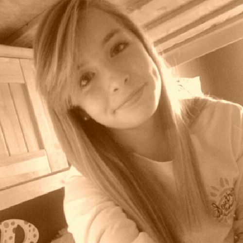 Hello there! Follow me. I'll follow back. (: