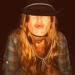 Espurna_9's profile picture. Inestable, incontrolable, indescriptible, impossible.