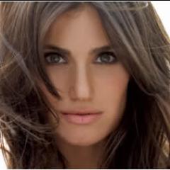 Madre biologica de Rachel Berry y madre de Beth Fabray. Antigua directora de Vocal Adrenaliney y The Troubletones