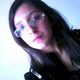 Rockeira, nerd e matadora de zumbis.