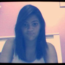 é sis, são nove anos que eu convivo com você, e não me arrependo de nenhum segundo, eu te amo ! @isauramarqs aqui (: