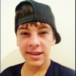 ; soolteiro ' , ciumento , 14anos , Peixes , Boleiro , Ousado & Alegre ,
                                              .. I belong to JESUS !