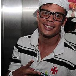 Um Fã Clube Dedicado ao meio campo Bernardo Vieira De Souza *-* Sou Vascaína com #Orgulho :)) Sigam- me