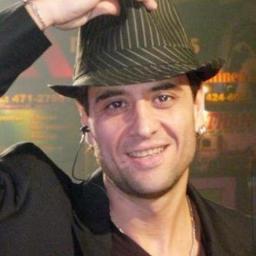Unica cuenta de twitter Oficial. Cantante, cordobés,  padre, amigo. musico enamorado de la vida