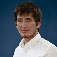 Окружающие видят только мои маски и думают,что знают меня.