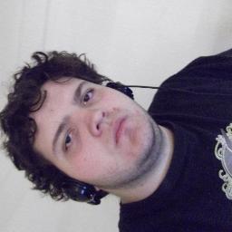 Dj Lucas Vidal.Bombado,riquissimo,pegador,piloto de carrinho de rolemã e mintiroso!