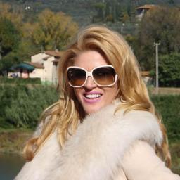Bio: Linda, ryca e poderosa me definem. Sou a integrante mais elegante e fina do Mulheres Ricas. Hello!