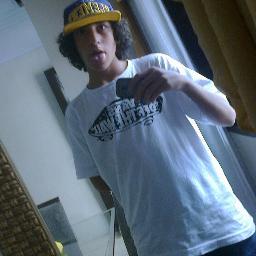 Tu me faz bem. Teu abraço, não tem igual, teu beijo, melhor ainda. Se eu for embora, corre pra me buscar..
 te amo rafa frohlich