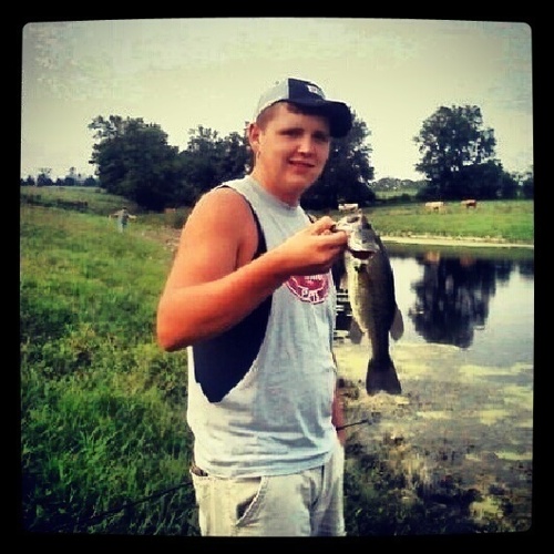my name is Kenny Williams, i like to hunt and fish. I work on a farm for Tom McKee