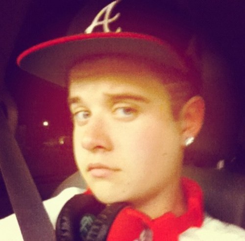 Just a younging trying to make it...Follow me ill follow you back...