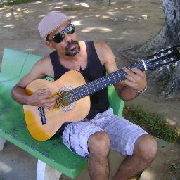 Sou cristão, escritor  de versos, leitor da Bíblia, temente a Deus, aguardando a volta de Cristo, guardando a fé. Já ñ tão fiel... tc c/ mulheres...