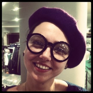 four-eyed fashion fool * houdt van mode, muziek en patatjes * freelance stylist * mama van Sophie